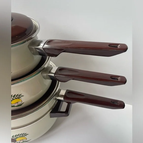 SOLD//Vintage 1970s Sears “Merry Mushroom” Pots and Pans, Set of 4 - Picture 3 of 10